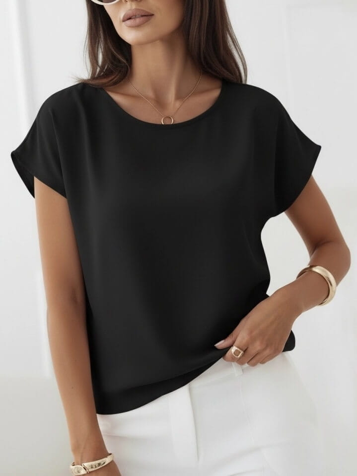 bluzka-czarna-pogrzebowa-lila-madex-bluzka-damska-z-gumka-na-dole-bluzka-maskujaca-brzuch-bluzka-wizkozowa-elegancka-codzienna-krotki-rekaw-okragly-dekolt-polska-produkcja-wiosna-lato-butik-szykownia-1