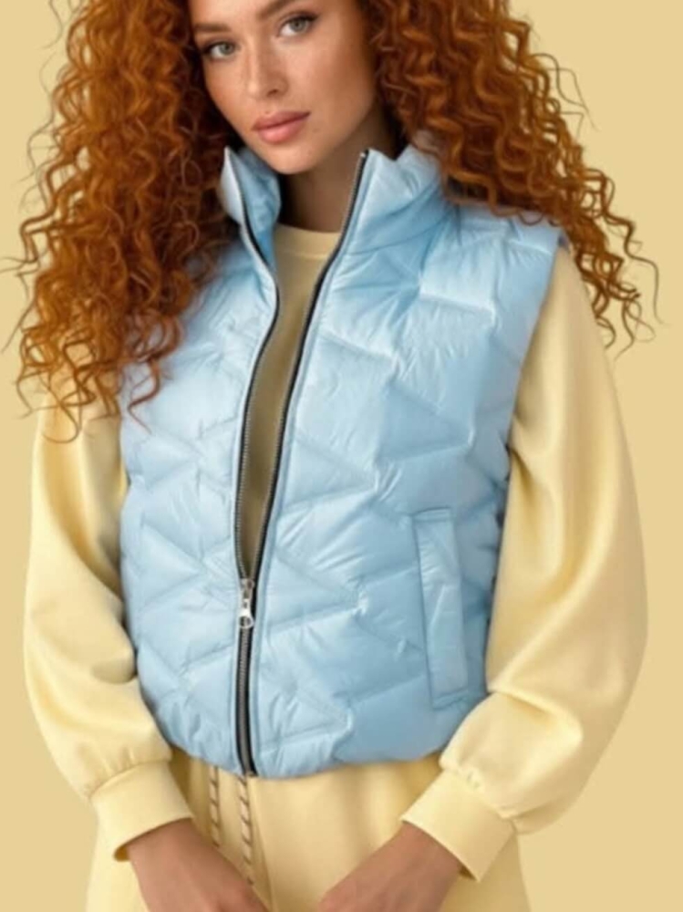 kamizelka-astra-baby-blue-pikowana-krotka-stojka-zamek-kieszenie-gumka-dol-nylon-poliester-lekka-wiosenna-damska-modna-butik-szykownia-2