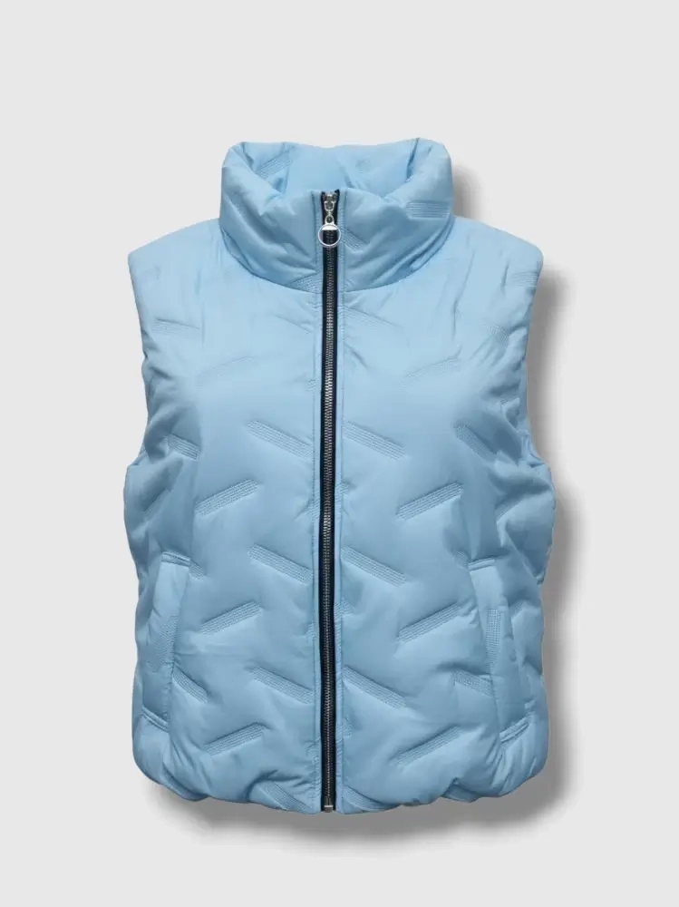 kamizelka-astra-baby-blue-pikowana-krotka-stojka-zamek-kieszenie-gumka-dol-nylon-poliester-lekka-wiosenna-damska-modna-butik-szykownia-4