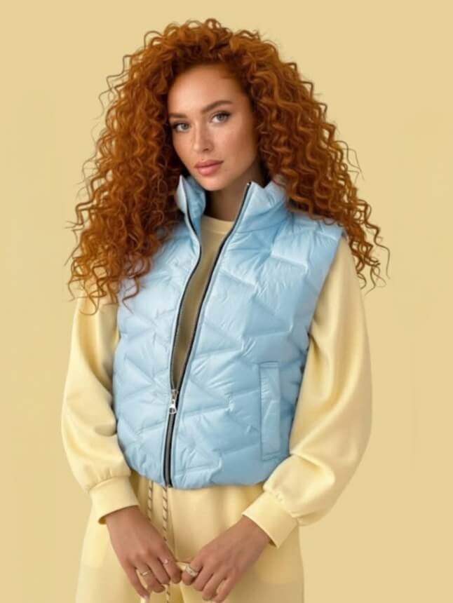 kamizelka-astra-baby-blue-pikowana-krotka-stojka-zamek-kieszenie-gumka-dol-nylon-poliester-lekka-wiosenna-damska-modna-butik-szykownia-6