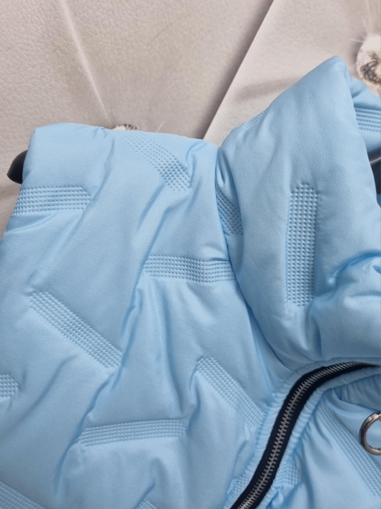 kamizelka-astra-baby-blue-pikowana-krotka-stojka-zamek-kieszenie-gumka-dol-nylon-poliester-lekka-wiosenna-damska-modna-butik-szykownia-9
