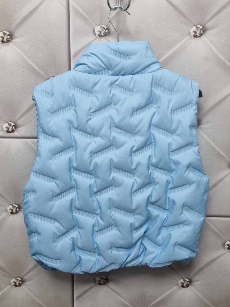 kamizelka-astra-baby-blue-pikowana-krotka-stojka-zamek-kieszenie-gumka-dol-nylon-poliester-lekka-wiosenna-damska-modna-butik-szykownia-11