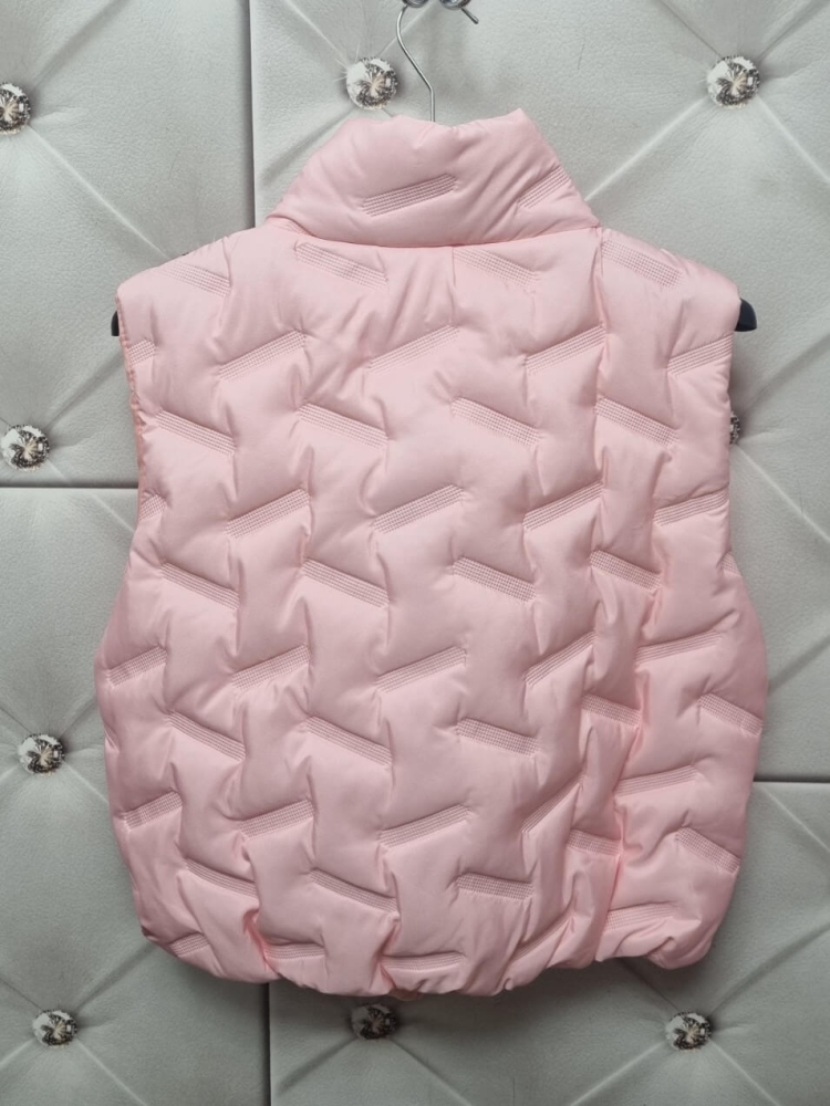 kamizelka-astra-pastelowa-różowa-pikowana-krotka-stojka-zamek-kieszenie-gumka-dol-nylon-poliester-lekka-wiosenna-damska-modna-butik-szykownia-9