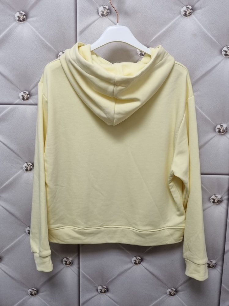 dres-damski-komplet-oversize-mooij-le-marais-paris-bluza-z-kapturem-spodnie-balloon-pastelowy-zolty-bawelna-haft-logo-wygodny-modny-wiosenny-komplet-dresowy-damski-styl-casual-premium-butik-szykownia-14