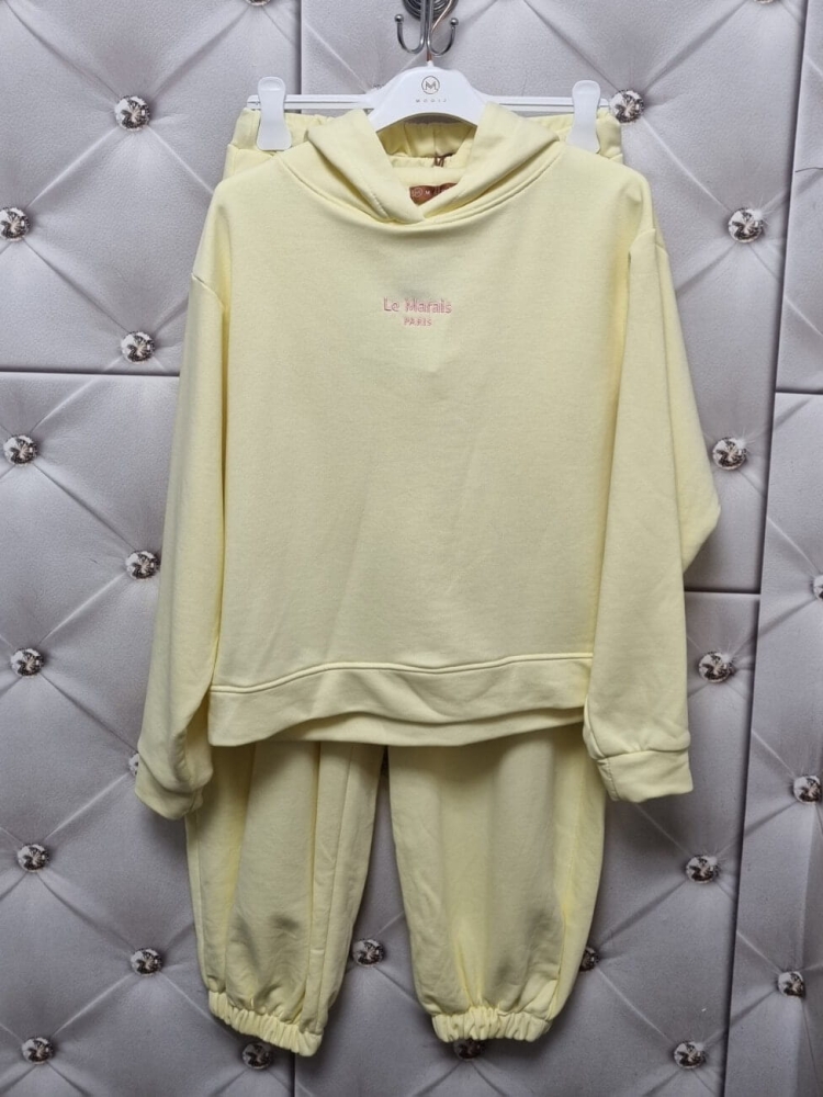 dres-damski-komplet-oversize-mooij-le-marais-paris-bluza-z-kapturem-spodnie-balloon-pastelowy-zolty-bawelna-haft-logo-wygodny-modny-wiosenny-komplet-dresowy-damski-styl-casual-premium-butik-szykownia-15