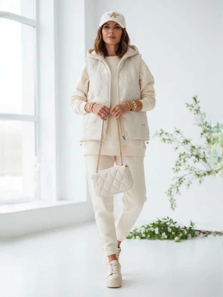 kamizelka-iris-happy-house-ecru-smietankowa-pikowana-bezrekawnik-damski-kaptur-sweterkowy-lekka-wiosenna-regulowana-modna-elegancka-butik-szykownia-7
