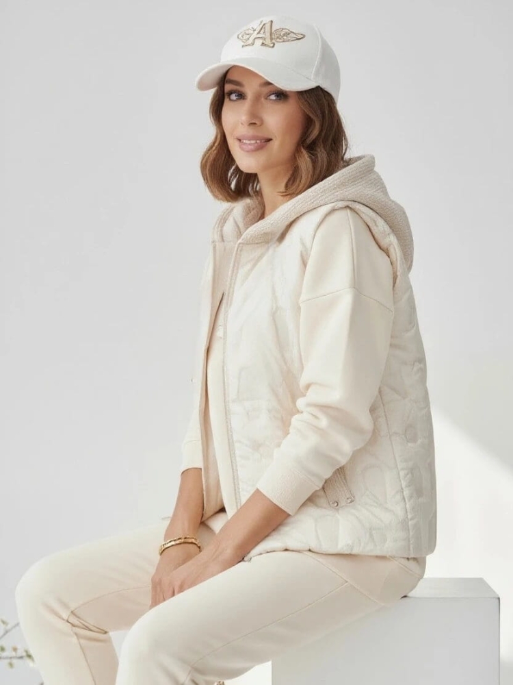 kamizelka-iris-happy-house-ecru-smietankowa-pikowana-bezrekawnik-damski-kaptur-sweterkowy-lekka-wiosenna-regulowana-modna-elegancka-butik-szykownia-8