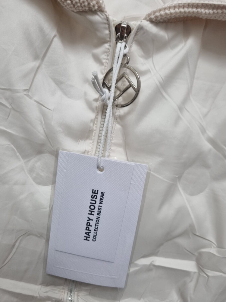 kamizelka-iris-happy-house-ecru-smietankowa-pikowana-bezrekawnik-damski-kaptur-sweterkowy-lekka-wiosenna-regulowana-modna-elegancka-butik-szykownia-10