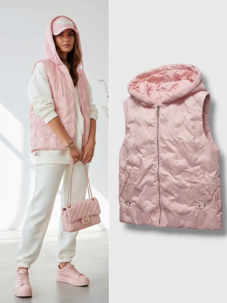 kamizelka-iris-happy-house-pastelowy-roz-pikowana-bezrekawnik-damski-kaptur-sweterkowy-lekka-wiosenna-regulowana-modna-elegancka-butik-szykownia-1