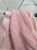kamizelka-iris-happy-house-pastelowy-roz-pikowana-bezrekawnik-damski-kaptur-sweterkowy-lekka-wiosenna-regulowana-modna-elegancka-butik-szykownia-14