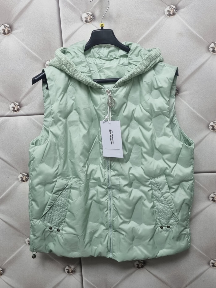 kamizelka-iris-happy-house-mietowa-pistacja-pikowana-bezrekawnik-damski-kaptur-sweterkowy-lekka-wiosenna-regulowana-modna-elegancka-butik-szykownia-7