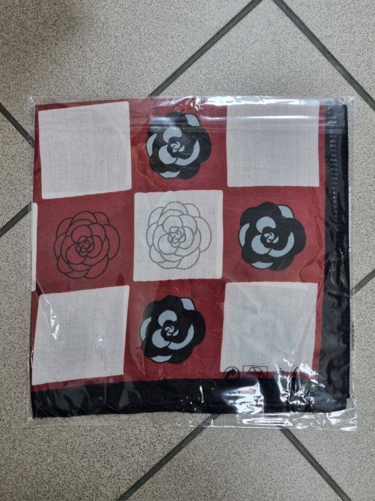 gawroszka-marine-apaszka-damska-wiskoza-czarny-ecru-bordowy-apaszka-elegancka-chusta-na-szyje-apaszka-do-torebki-apaszka-retro-apaszka-klasyczna-apaszka-wzorzysta-butik-szykownia-4