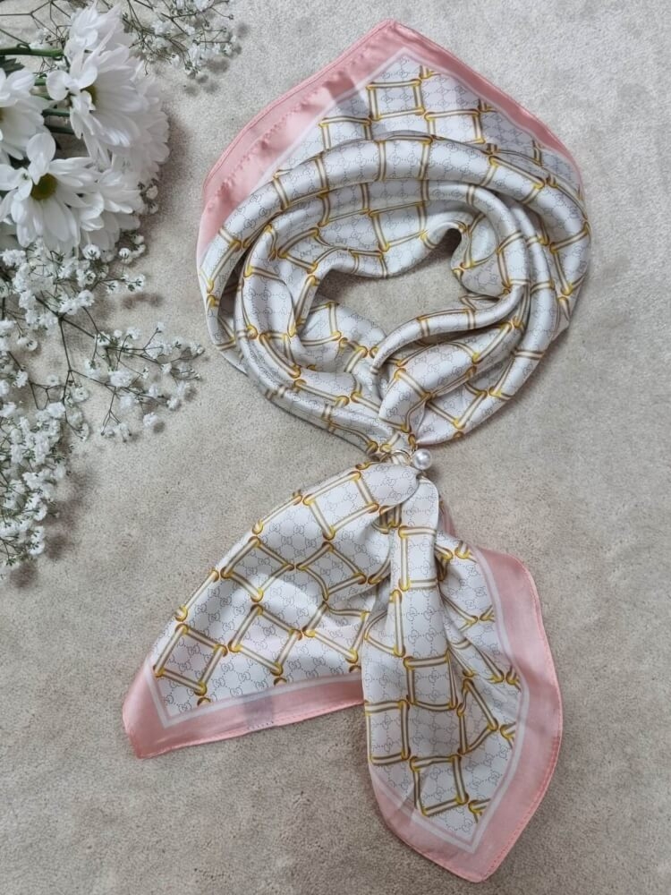 gawroszka-marine-apaszka-damska-silk-bialy-zloty-pudrowy-roz-apaszka-elegancka-chusta-na-szyje-apaszka-do-torebki-apaszka-retro-apaszka-klasyczna-apaszka-wzorzysta-butik-szykownia-3