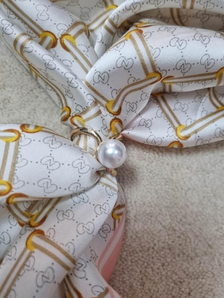 gawroszka-marine-apaszka-damska-silk-bialy-zloty-pudrowy-roz-apaszka-elegancka-chusta-na-szyje-apaszka-do-torebki-apaszka-retro-apaszka-klasyczna-apaszka-wzorzysta-butik-szykownia-6