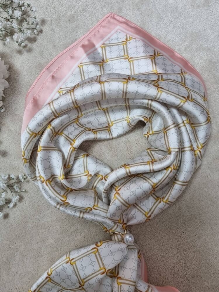 gawroszka-marine-apaszka-damska-silk-bialy-zloty-pudrowy-roz-apaszka-elegancka-chusta-na-szyje-apaszka-do-torebki-apaszka-retro-apaszka-klasyczna-apaszka-wzorzysta-butik-szykownia-7