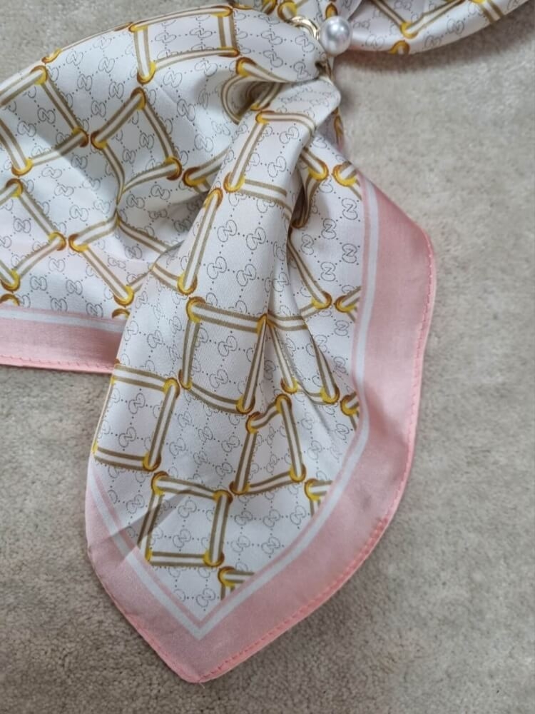 gawroszka-marine-apaszka-damska-silk-bialy-zloty-pudrowy-roz-apaszka-elegancka-chusta-na-szyje-apaszka-do-torebki-apaszka-retro-apaszka-klasyczna-apaszka-wzorzysta-butik-szykownia-8