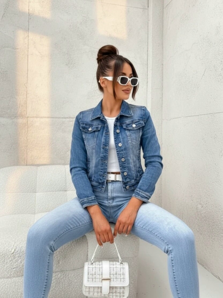 katana-jeansowa-smagli-sky-kurtka-jeansowa-damska-taliowana-denim-niebieska-z-przetarciami-elastyczna-wiosenna-kurtka-jeansowa-damska-casual-denim-look-butik-szykownia-9