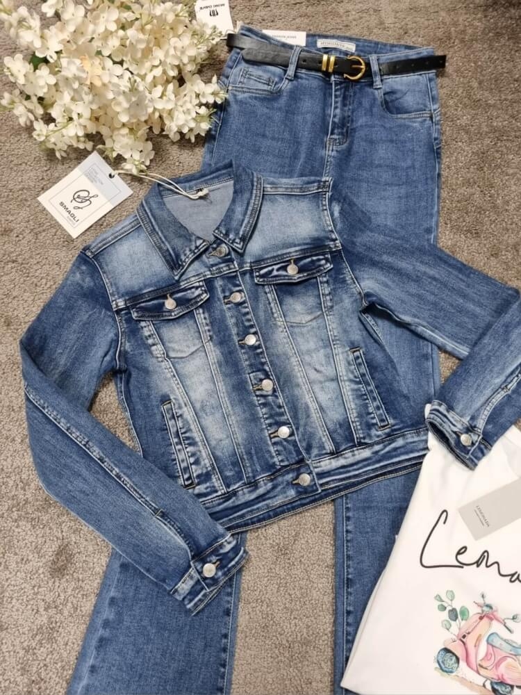 katana-jeansowa-smagli-sky-kurtka-jeansowa-damska-taliowana-denim-niebieska-z-przetarciami-elastyczna-wiosenna-kurtka-jeansowa-damska-casual-denim-look-butik-szykownia-10
