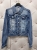 katana-jeansowa-smagli-sky-kurtka-jeansowa-damska-taliowana-denim-niebieska-z-przetarciami-elastyczna-wiosenna-kurtka-jeansowa-damska-casual-denim-look-butik-szykownia-12