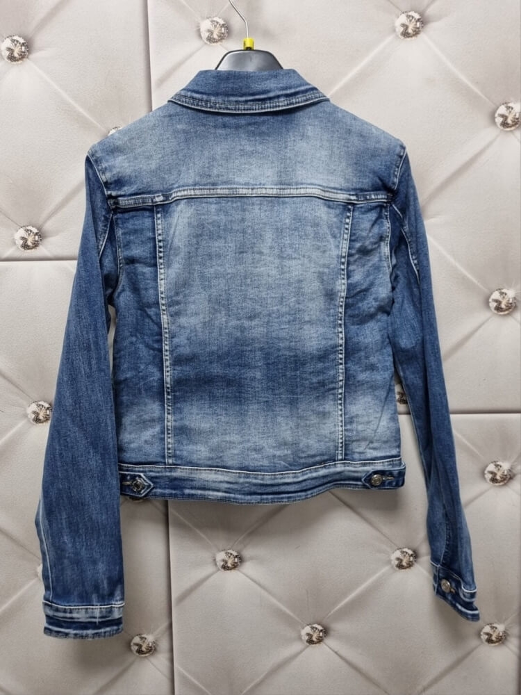 katana-jeansowa-smagli-sky-kurtka-jeansowa-damska-taliowana-denim-niebieska-z-przetarciami-elastyczna-wiosenna-kurtka-jeansowa-damska-casual-denim-look-butik-szykownia-14