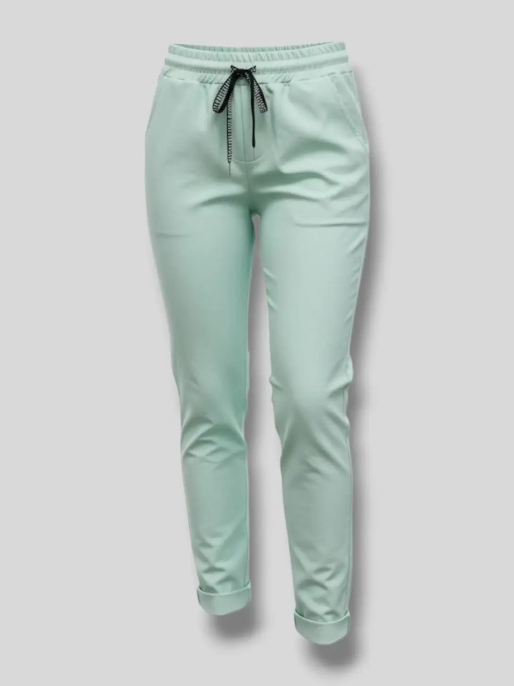 spodnie-kayax-maselko-cygaretki-pistacja-mieta-pastelowe-elastyczne-spodnie-damskie-cygaretki-dresowe-eleganckie-spodnie-na-gumie-spodnie-z-troczkiem-spodnie-casual-wygodne-spodnie-damskie-bawelna-elastan-butik-szykownia-5