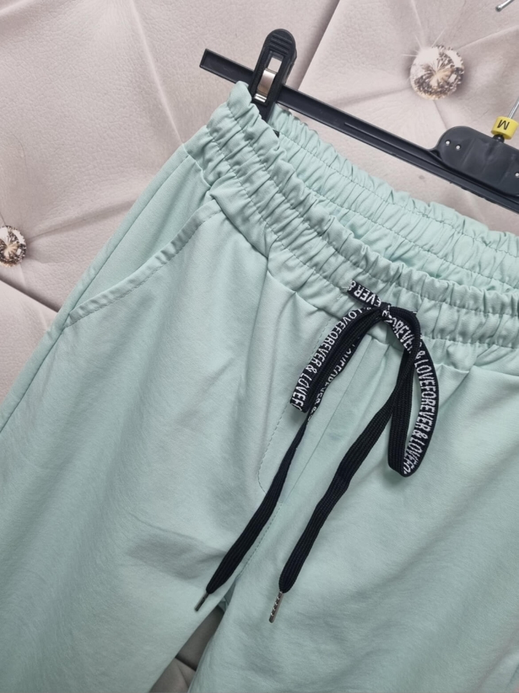 spodnie-kayax-maselko-cygaretki-pistacja-mieta-pastelowe-elastyczne-spodnie-damskie-cygaretki-dresowe-eleganckie-spodnie-na-gumie-spodnie-z-troczkiem-spodnie-casual-wygodne-spodnie-damskie-bawelna-elastan-butik-szykownia-8