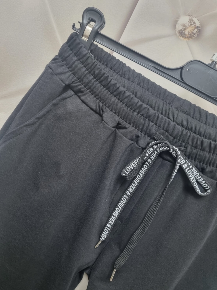 spodnie-kayax-maselko-cygaretki-czarne-elastyczne-spodnie-damskie-cygaretki-dresowe-eleganckie-spodnie-na-gumie-spodnie-z-troczkiem-spodnie-casual-wygodne-spodnie-damskie-bawelna-elastan-butik-szykownia-7