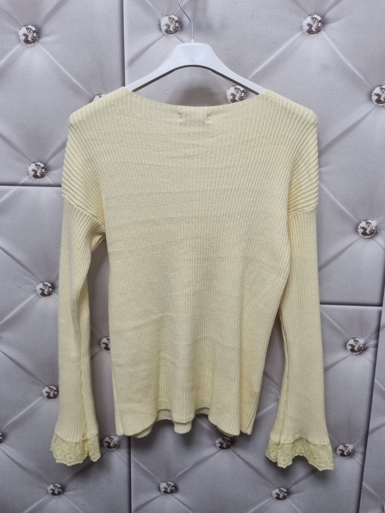 bluzka-prążkowana-livans-pastelowa-zolta-dekolt-łódka-falbanka-richelieu-broszka-min-min-elastyczna-wiskoza-elegancka-damska-uniwersalna-made-in-italy-butik-szykownia-11