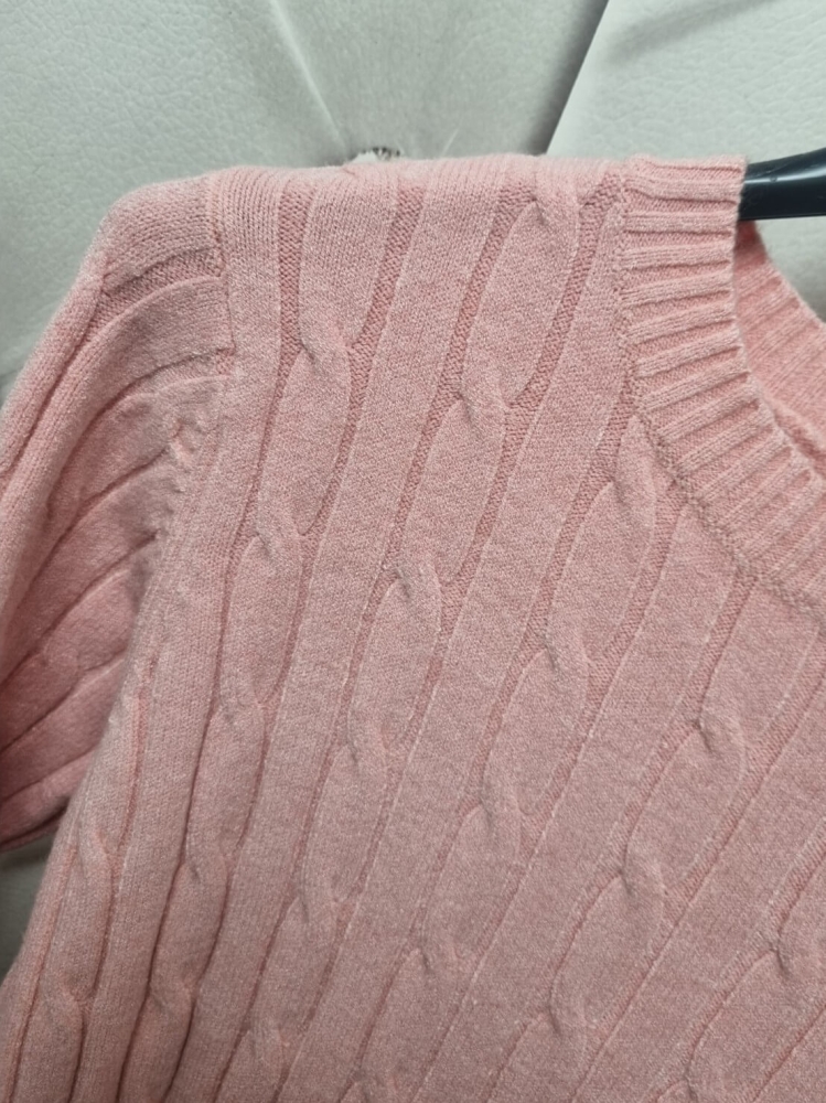 sweter-bluzka-sweterkowa-dolce-giccante-pastelowy-pudrowy-roz-warkoczowy-elastyczny-rękaw-3-4-do-lokcia-wiskoza-dekolt-okragly-rozmiar-uniwersalny-wiosenny-elegancki-casual-butik-szykownia-9