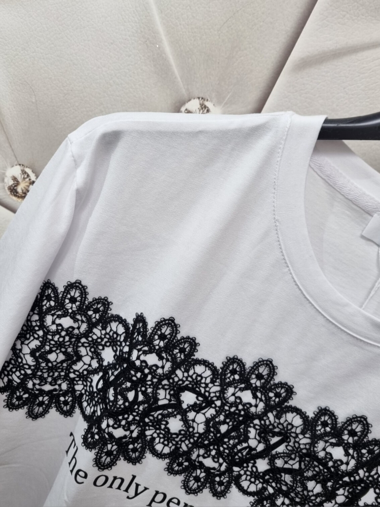 bluzka-tshirt-koronka-napisy-motto-punto-biala-bawelna-100-aplikacje-3d-wloska-produkcja-motylki-nadruk-letnia-wiosenna-casual-basic-uniwersalna-butik-szykownia-9