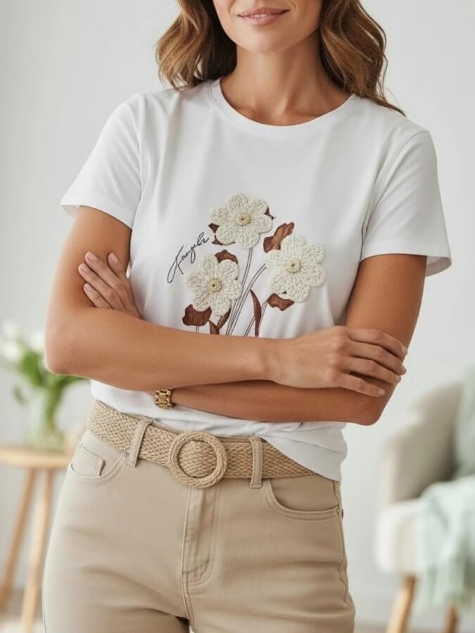 bluzka-tshirt-punto-biala-kwiatowa-harmonia-bawelna-100-aplikacje-3d-wloska-produkcja-nadruk-letnia-wiosenna-casual-basic-uniwersalna-duza-butik-szykownia-1