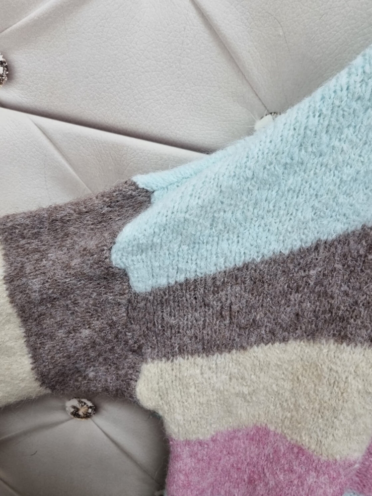 sweter-kardigan-damski-dlugi-pastelowe-pasy-mieta-mocca-ecru-roz-uniwersalny-made-in-italy-miekki-bez-zapiecia-bez-kieszeni-wiosenny-otulacz-butik-szykownia-12