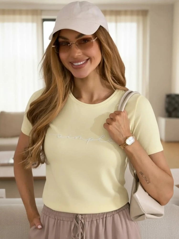 bluzka-tshirt-simple-latynka-pastelowy-zolty-napis-bialy-small-size-bawelna-elastan-minimalistyczny-basic-krotki-rekaw-okragly-dekolt-polska-produkcja-butik-szykownia-2026-8