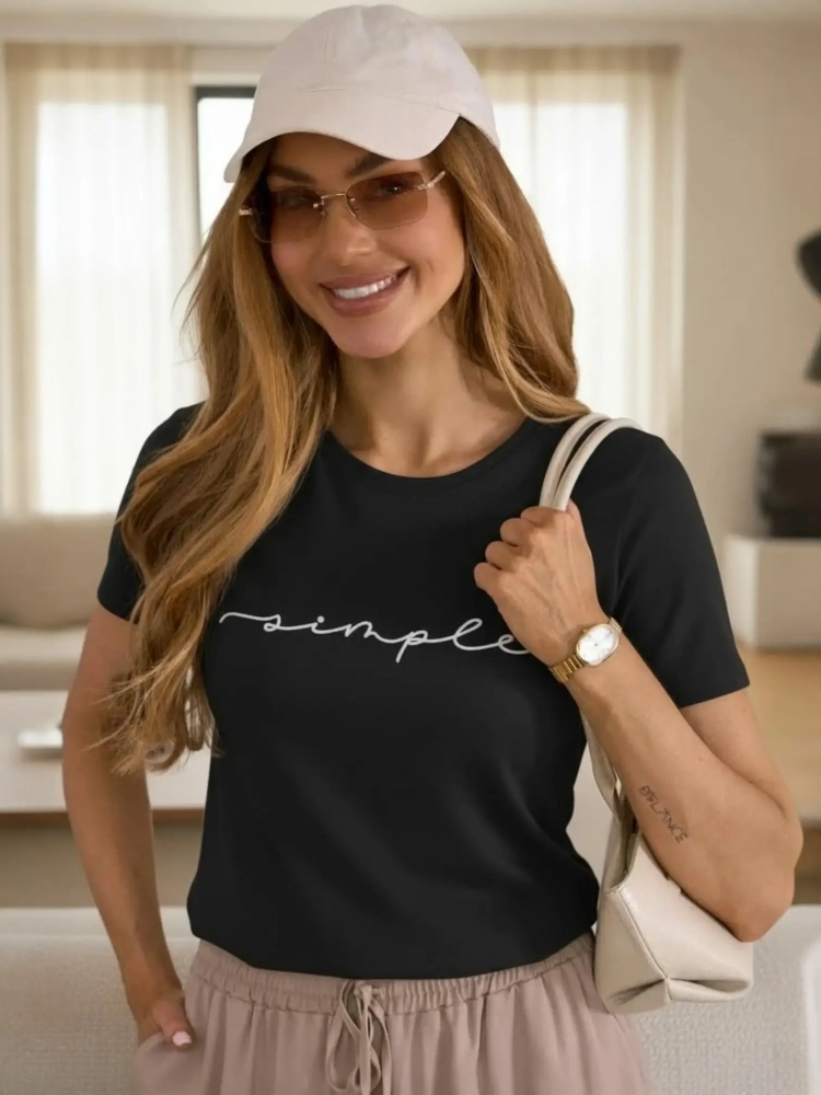 bluzka-tshirt-simple-latynka-czarna-napis-bialy-small-size-bawelna-elastan-minimalistyczny-basic-krotki-rekaw-okragly-dekolt-polska-produkcja-kolekcja-wiosna-2026-butik-szykownia-5