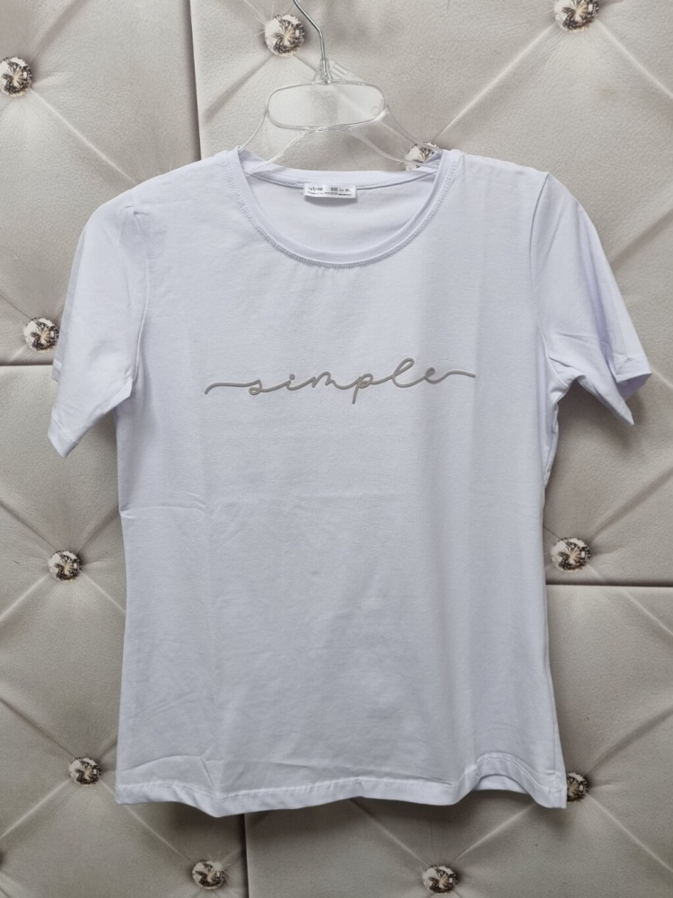 bluzka-tshirt-simple-latynka-biala-napis-bezowy-small-size-bawelna-elastan-minimalistyczny-basic-krotki-rekaw-okragly-dekolt-polska-produkcja-kolekcja-wiosna-2026-butik-szykownia-10