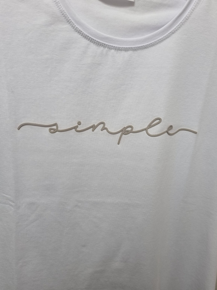 bluzka-tshirt-simple-latynka-biala-napis-bezowy-small-size-bawelna-elastan-minimalistyczny-basic-krotki-rekaw-okragly-dekolt-polska-produkcja-kolekcja-wiosna-2026-butik-szykownia-11