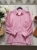 koszula-stripe-latynka-rozowa-pink-bawelna-oversize-pionowe-bezowe-paski-pognieciona-struktura-kieszonka-tyl-zakladka-100-bawelna-kolekcja-wiosna-2026-butik-szykownia-3
