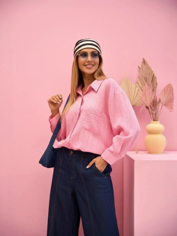 koszula-stripe-latynka-rozowa-pink-bawelna-oversize-pionowe-bezowe-paski-pognieciona-struktura-kieszonka-tyl-zakladka-100-bawelna-kolekcja-wiosna-2026-butik-szykownia-6