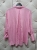 koszula-stripe-latynka-rozowa-pink-bawelna-oversize-pionowe-bezowe-paski-pognieciona-struktura-kieszonka-tyl-zakladka-100-bawelna-kolekcja-wiosna-2026-butik-szykownia-11