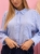 koszula-stripe-latynka-niebieska-baby-blue-bawelna-oversize-pionowe-bezowe-paski-pognieciona-struktura-kieszonka-tyl-zakladka-100-bawelna-kolekcja-wiosna-2026-butik-szykownia-7
