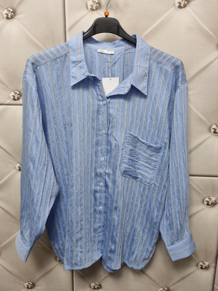 koszula-stripe-latynka-niebieska-baby-blue-bawelna-oversize-pionowe-bezowe-paski-pognieciona-struktura-kieszonka-tyl-zakladka-100-bawelna-kolekcja-wiosna-2026-butik-szykownia-9