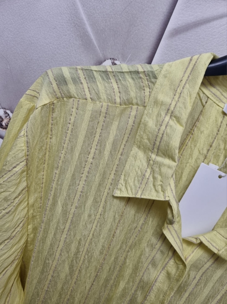 koszula-stripe-latynka-zolta-cytrynowa-yellow-bawelna-oversize-pionowe-bezowe-paski-pognieciona-struktura-kieszonka-tyl-zakladka-100-bawelna-kolekcja-wiosna-2026-butik-szykownia-8