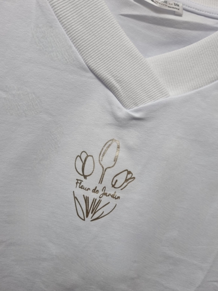 bluzka-fleur-de-jardin-latynka-tulipany-biala-dekolt-v-rekaw-3-4-zlota-aplikacja-kwiaty-elastyczna-bawelna-elastan-rozmiary-standardowe-nadwymiary-kolekcja-wiosna-2026-butik-szykownia-10