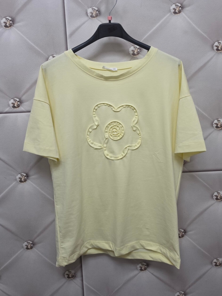 bluzka-kwiat-3d-latynka-pastelowy-zolty-tshirt-damski-bawelna-elastan-aplikacja-kwiat-3d-krotki-rekaw-polska-produkcja-rozmiary-standardowe-i-nadwymiary-modna-bluzka-damska-wiosna-butik-szykownia-11