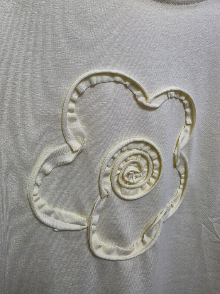 bluzka-kwiat-3d-latynka-pastelowy-zolty-tshirt-damski-bawelna-elastan-aplikacja-kwiat-3d-krotki-rekaw-polska-produkcja-rozmiary-standardowe-i-nadwymiary-modna-bluzka-damska-wiosna-butik-szykownia-12