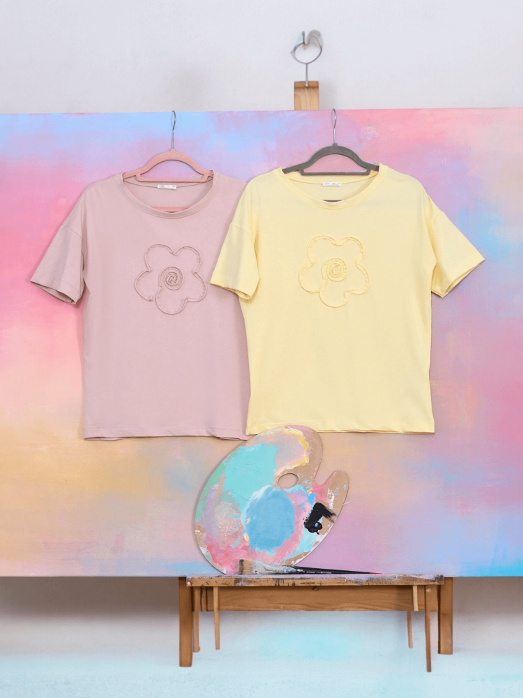bluzka-kwiat-3d-latynka-pastelowy-zolty-tshirt-damski-bawelna-elastan-aplikacja-kwiat-3d-krotki-rekaw-polska-produkcja-rozmiary-standardowe-i-nadwymiary-modna-bluzka-damska-wiosna-butik-szykownia-15
