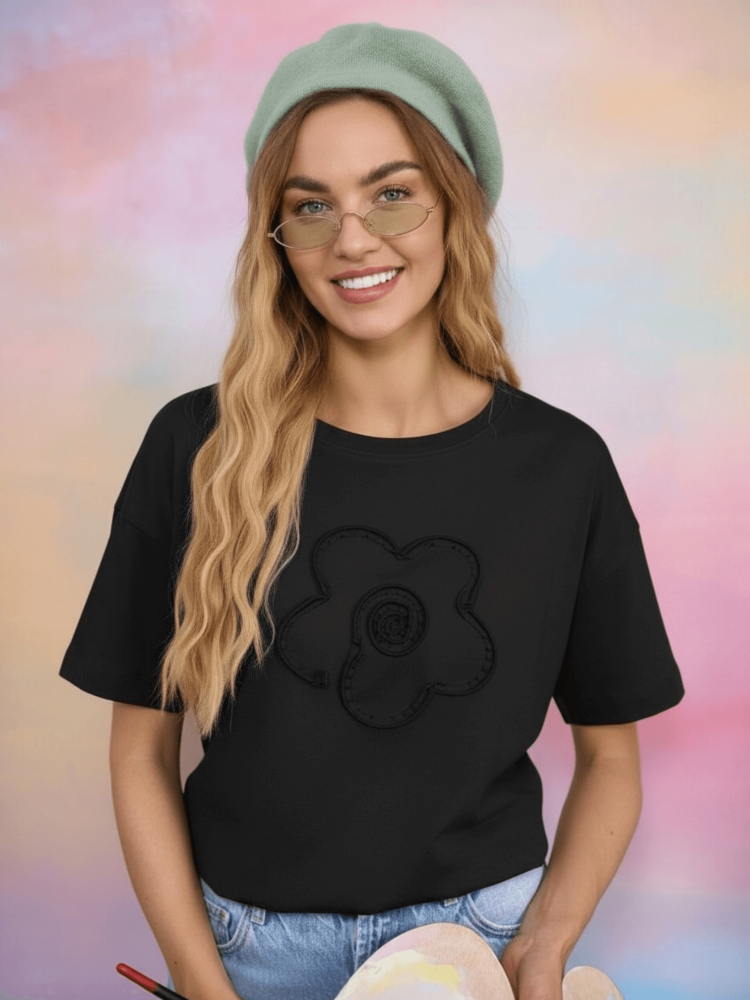 bluzka-kwiat-3d-latynka-czarna-tshirt-damski-bawelna-elastan-aplikacja-kwiat-3d-krotki-rekaw-polska-produkcja-rozmiary-standardowe-i-nadwymiary-modna-bluzka-damska-wiosna-butik-szykownia-7