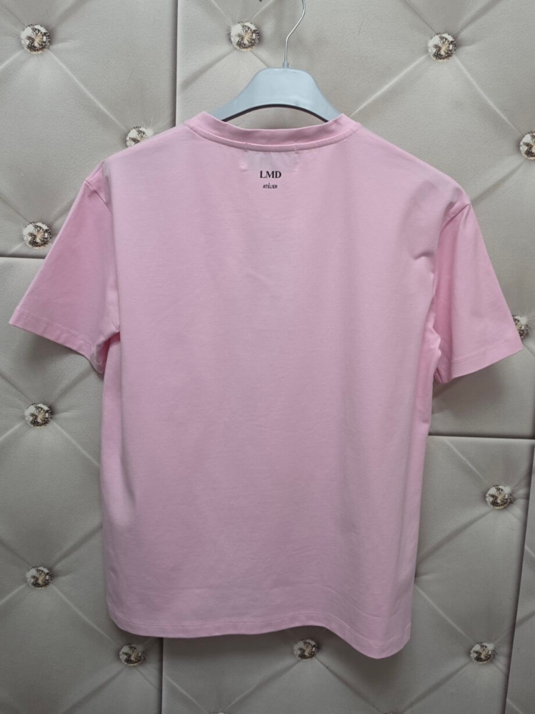 bluzka-tshirt-botanika-lemonada-pudrowy-roz-pastelowy-roz-bawelna-98-elastan-kwiatowy-nadruk-botanique-lete-naturalne-piekno-premium-polskiej-produkcji-modna-bluzka-damska-wiosna-butik-szykownia-12