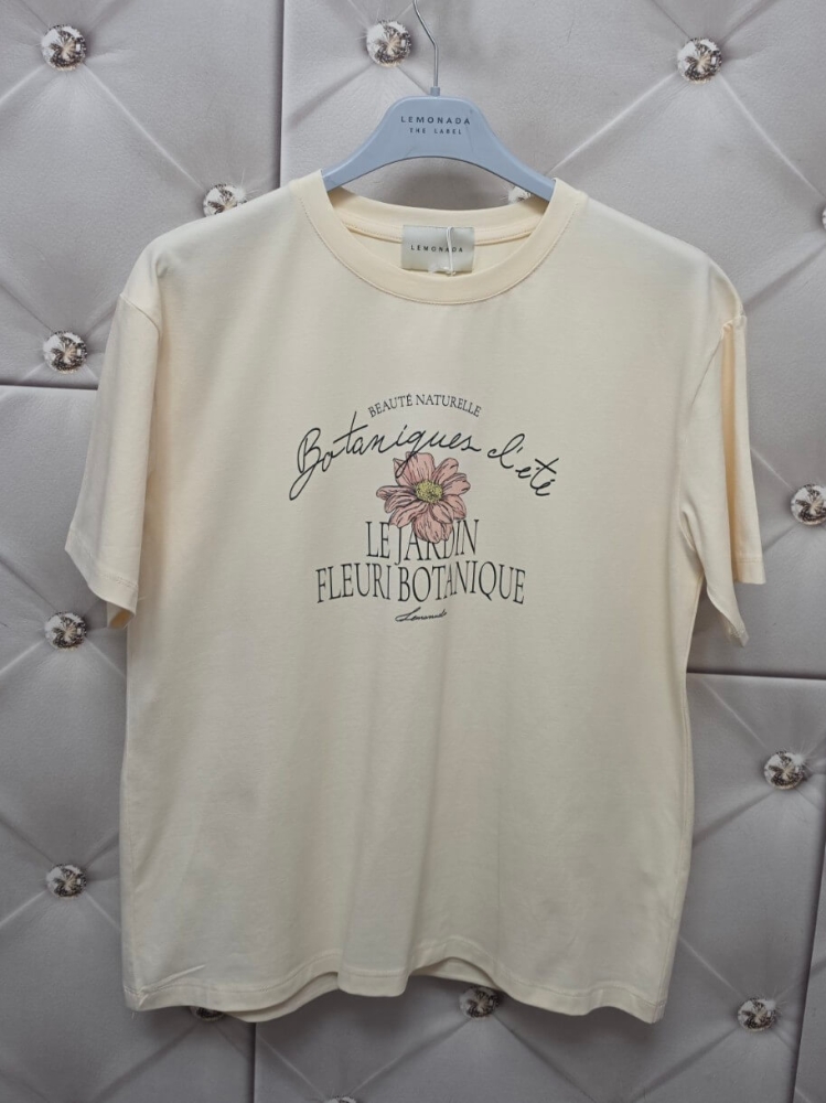 bluzka-tshirt-botanika-lemonada-smietankowa-kremowa-bawelna-98-elastan-kwiatowy-nadruk-botanique-lete-naturalne-piekno-premium-polskiej-produkcji-modna-bluzka-damska-wiosna-butik-szykownia-8