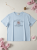 bluzka-tshirt-botanika-lemonada-niebieska-baby-blue-bawelna-98-elastan-kwiatowy-nadruk-botanique-lete-naturalne-piekno-premium-polskiej-produkcji-modna-bluzka-damska-wiosna-butik-szykownia-3
